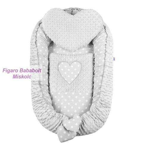 New Baby Luxus babafészek párnával és paplannal "Szívecske szürke"